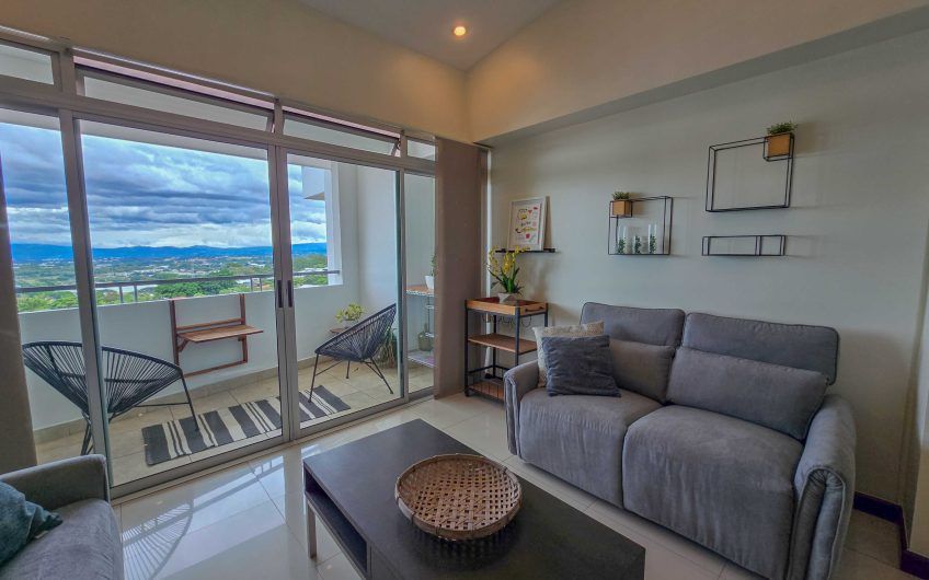 Apartamento amueblado con vista de 2 habit. + oficina en Escazú Guachipelín