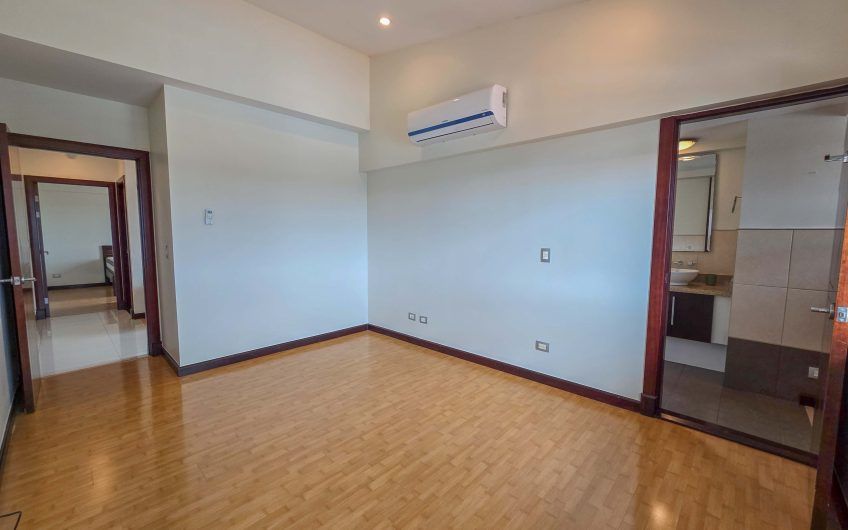 Apartamento amueblado con vista de 2 habit. + oficina en Escazú Guachipelín