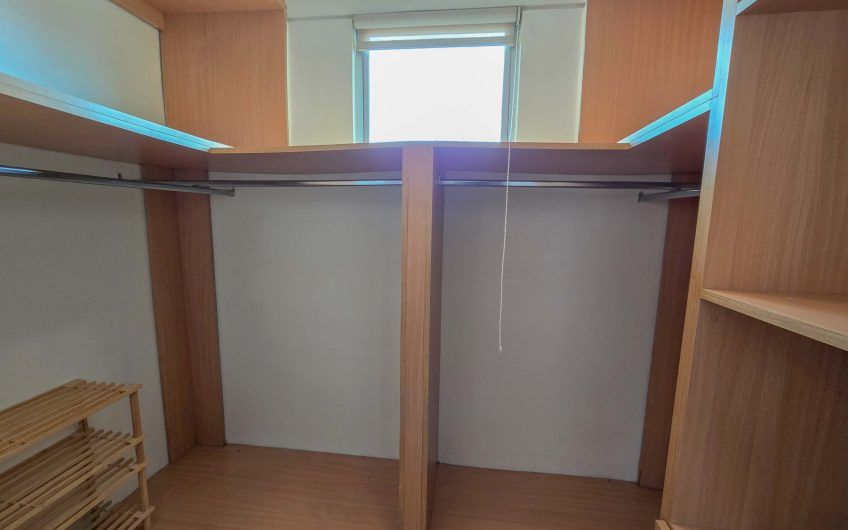 Apartamento amueblado con vista de 2 habit. + oficina en Escazú Guachipelín