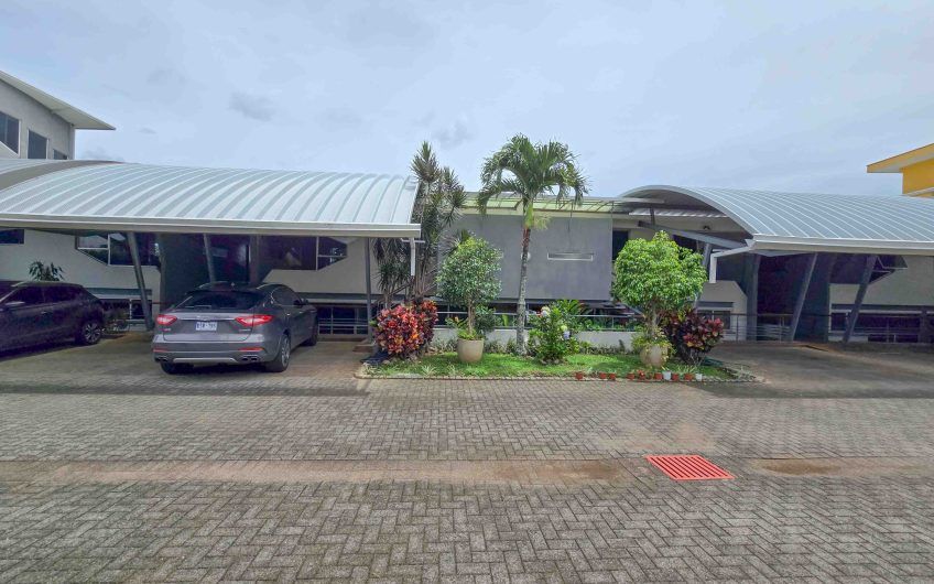 Condo Contemporáneo de 432 m2 con vista en Guachipelín Escazú