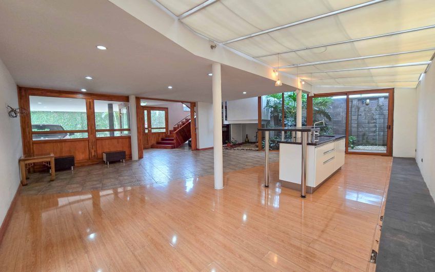 Condo Contemporáneo de 432 m2 con vista en Guachipelín Escazú