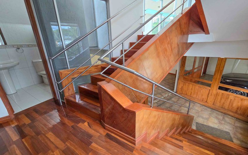 Condo Contemporáneo de 432 m2 con vista en Guachipelín Escazú