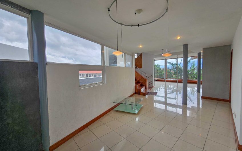 Condo Contemporáneo de 432 m2 con vista en Guachipelín Escazú