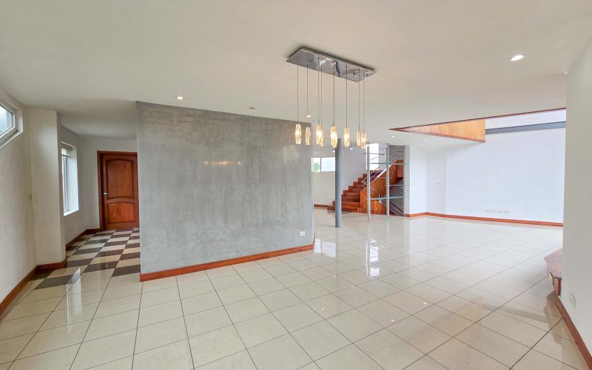 Condo Contemporáneo de 432 m2 con vista en Guachipelín Escazú