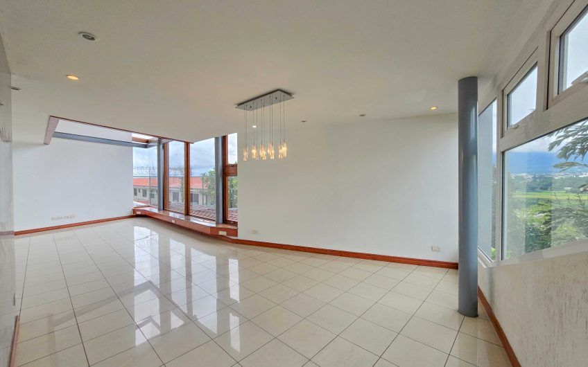 Condo Contemporáneo de 432 m2 con vista en Guachipelín Escazú