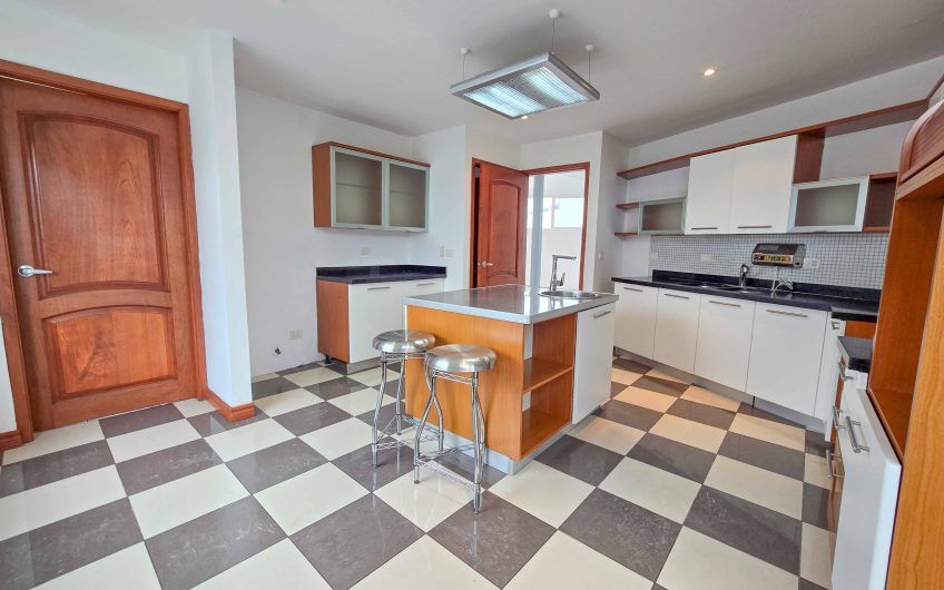 Condo Contemporáneo de 432 m2 con vista en Guachipelín Escazú