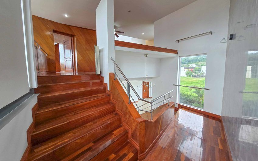 Condo Contemporáneo de 432 m2 con vista en Guachipelín Escazú