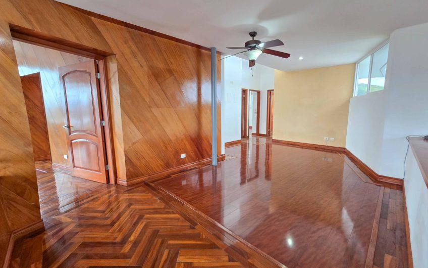 Condo Contemporáneo de 432 m2 con vista en Guachipelín Escazú