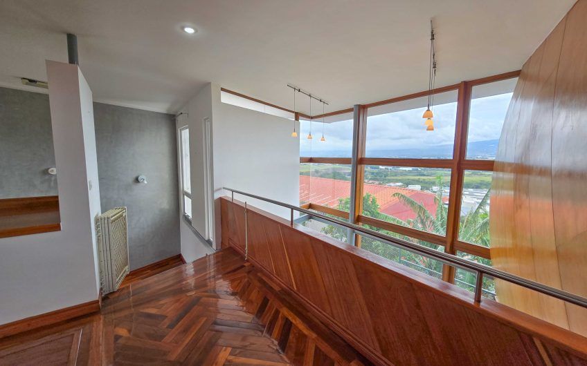 Condo Contemporáneo de 432 m2 con vista en Guachipelín Escazú