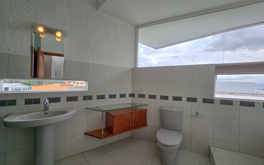 Condo Contemporáneo de 432 m2 con vista en Guachipelín Escazú