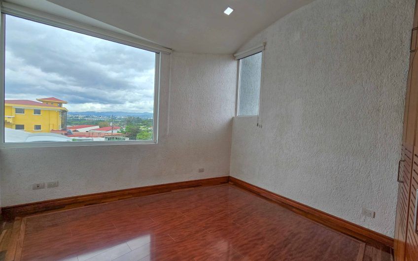 Condo Contemporáneo de 432 m2 con vista en Guachipelín Escazú