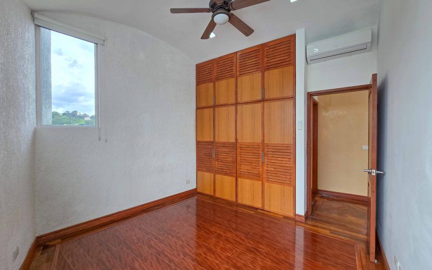 Condo Contemporáneo de 432 m2 con vista en Guachipelín Escazú