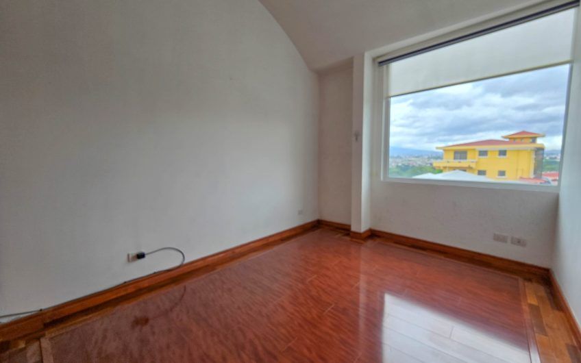 Condo Contemporáneo de 432 m2 con vista en Guachipelín Escazú