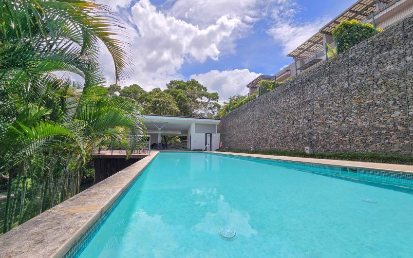 Condo amueblado de 320 m2 con jardín en Jaboncillos Escazú