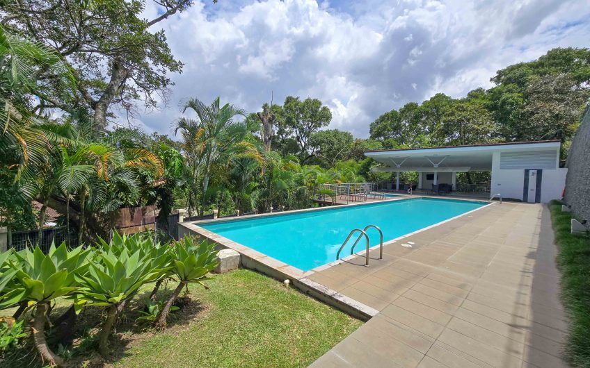 Condo amueblado de 320 m2 con jardín en Jaboncillos Escazú