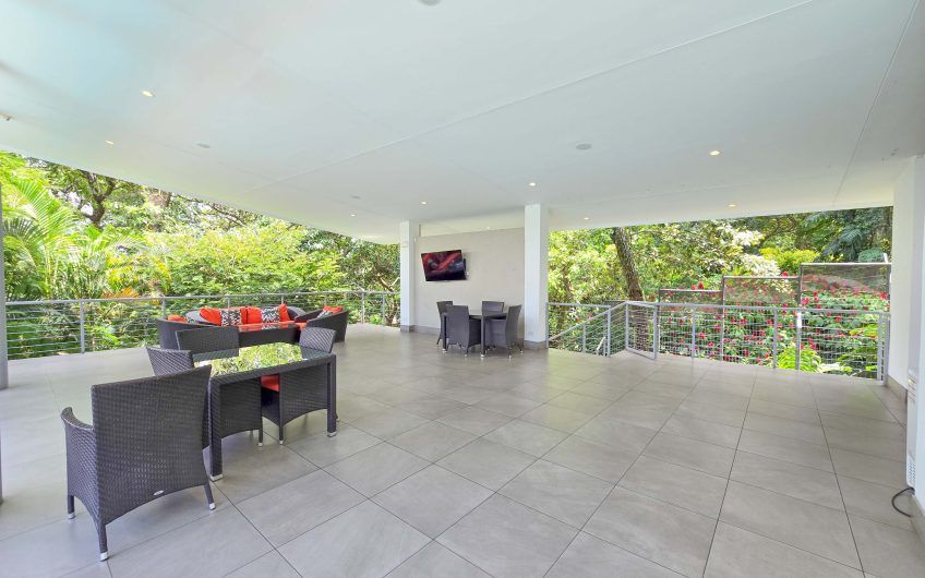 Condo amueblado de 320 m2 con jardín en Jaboncillos Escazú