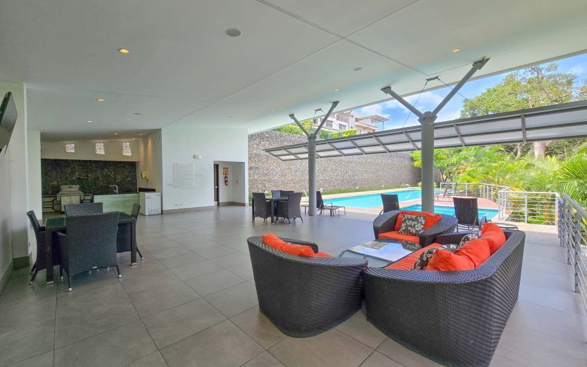 Condo amueblado de 320 m2 con jardín en Jaboncillos Escazú