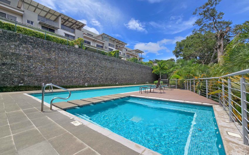 Condo amueblado de 320 m2 con jardín en Jaboncillos Escazú