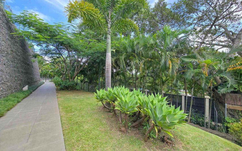 Condo amueblado de 320 m2 con jardín en Jaboncillos Escazú