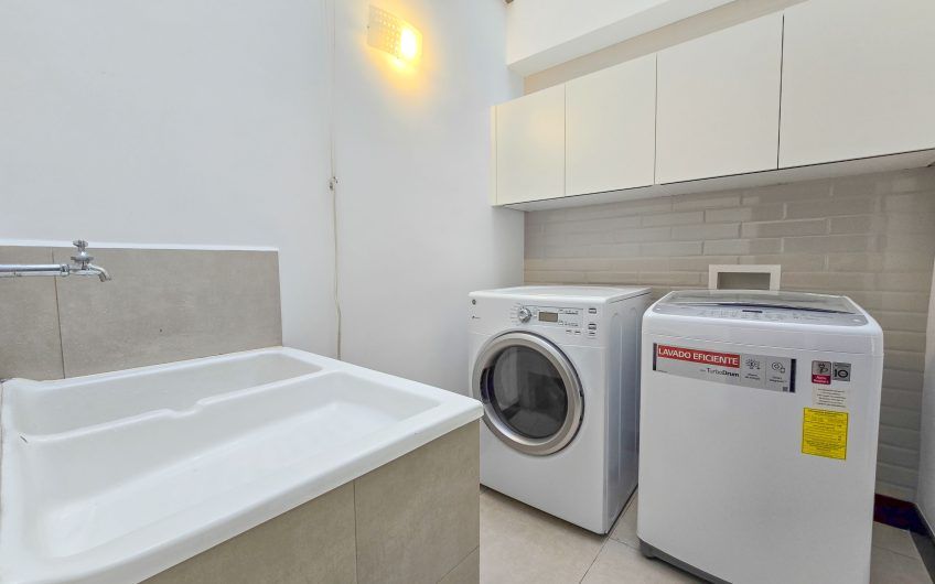 Condo amueblado de 320 m2 con jardín en Jaboncillos Escazú