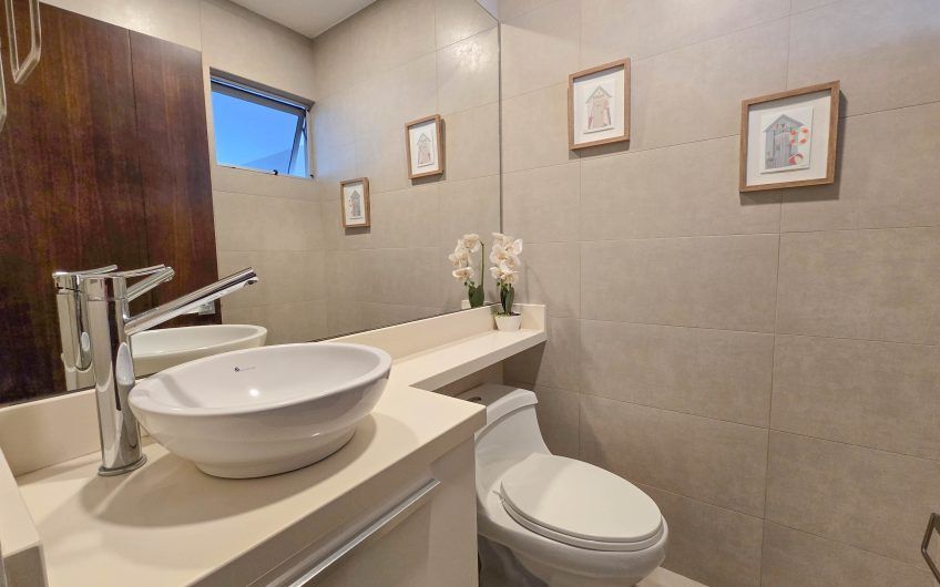 Condo amueblado de 320 m2 con jardín en Jaboncillos Escazú