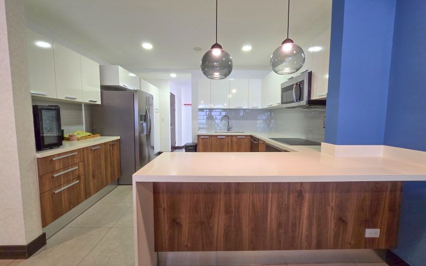 Condo amueblado de 320 m2 con jardín en Jaboncillos Escazú