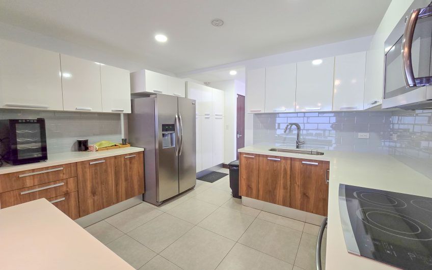 Condo amueblado de 320 m2 con jardín en Jaboncillos Escazú