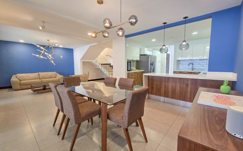 Condo amueblado de 320 m2 con jardín en Jaboncillos Escazú