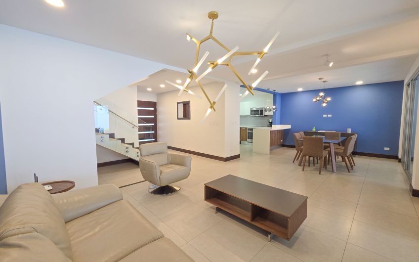 Condo amueblado de 320 m2 con jardín en Jaboncillos Escazú