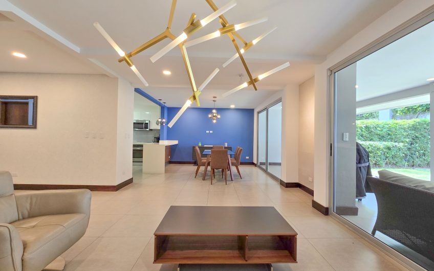 Condo amueblado de 320 m2 con jardín en Jaboncillos Escazú