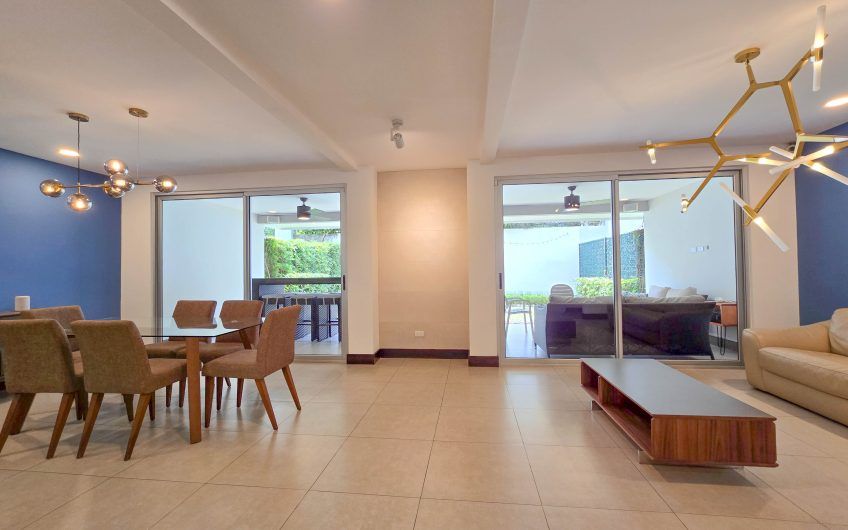Condo amueblado de 320 m2 con jardín en Jaboncillos Escazú