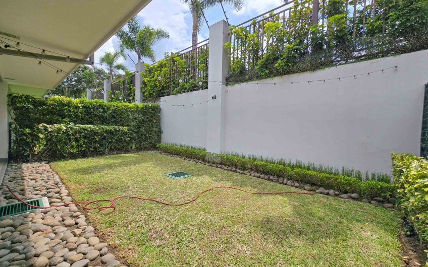 Condo amueblado de 320 m2 con jardín en Jaboncillos Escazú