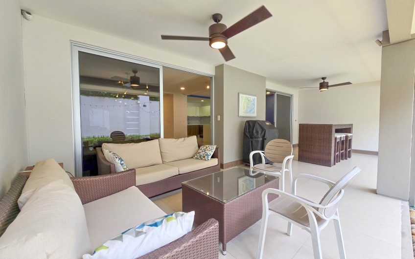 Condo amueblado de 320 m2 con jardín en Jaboncillos Escazú