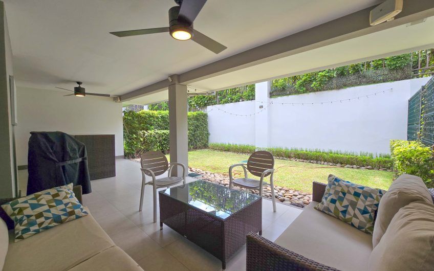 Condo amueblado de 320 m2 con jardín en Jaboncillos Escazú