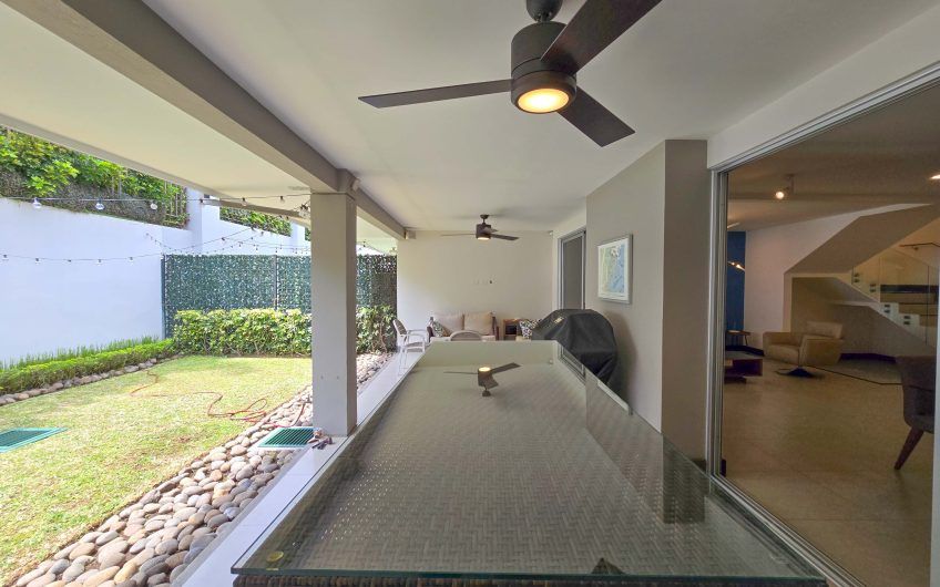 Condo amueblado de 320 m2 con jardín en Jaboncillos Escazú