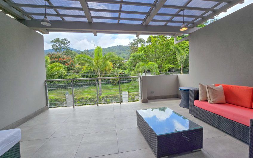 Condo amueblado de 320 m2 con jardín en Jaboncillos Escazú