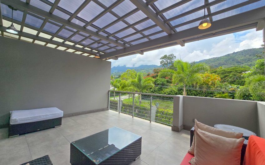 Condo amueblado de 320 m2 con jardín en Jaboncillos Escazú