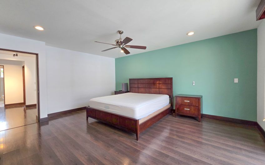 Condo amueblado de 320 m2 con jardín en Jaboncillos Escazú
