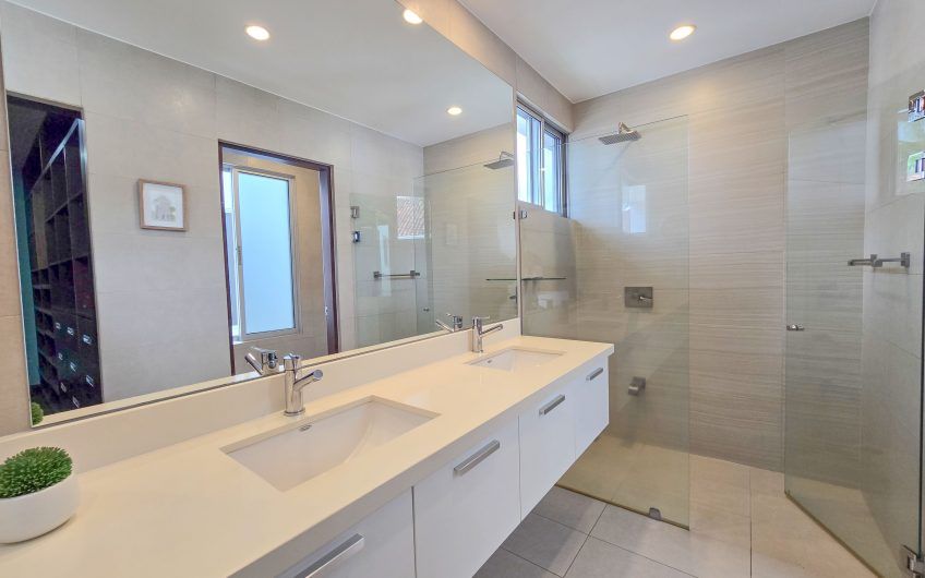 Condo amueblado de 320 m2 con jardín en Jaboncillos Escazú