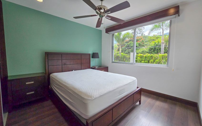 Condo amueblado de 320 m2 con jardín en Jaboncillos Escazú