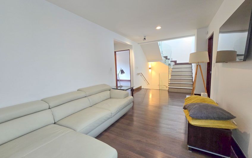 Condo amueblado de 320 m2 con jardín en Jaboncillos Escazú