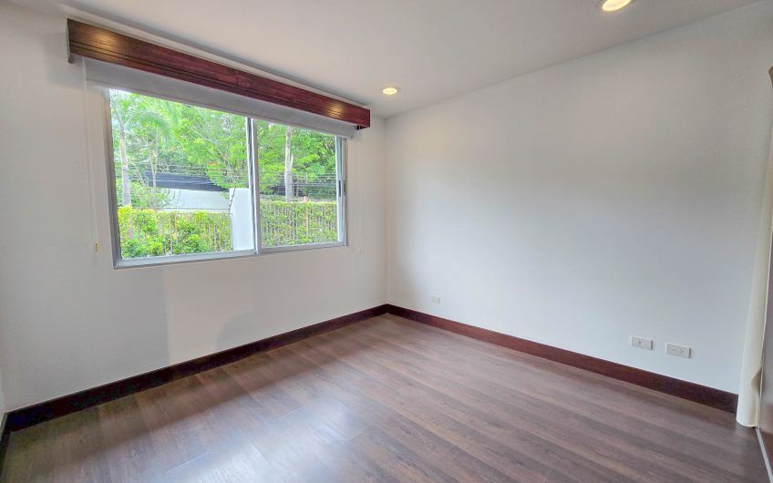 Condo amueblado de 320 m2 con jardín en Jaboncillos Escazú