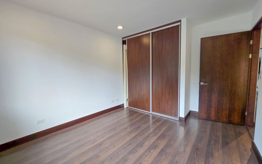 Condo amueblado de 320 m2 con jardín en Jaboncillos Escazú