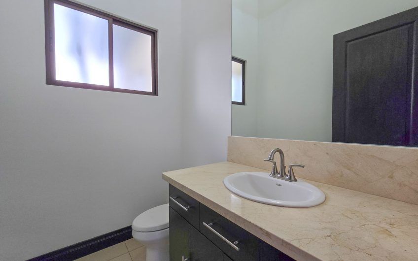 La Hacienda del Bosque Santa Ana! Casa de una planta con 1.010 m2 lote