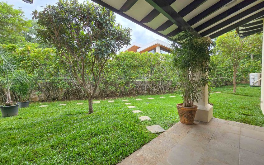 La Hacienda del Bosque Santa Ana! Casa de una planta con 1.010 m2 lote