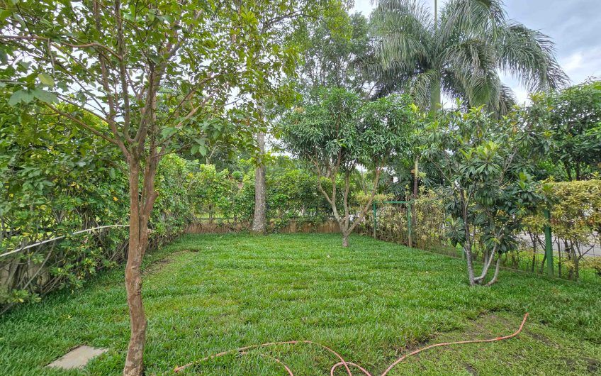 La Hacienda del Bosque Santa Ana! Casa de una planta con 1.010 m2 lote