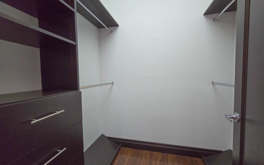 La Hacienda del Bosque Santa Ana! Casa de una planta con 1.010 m2 lote