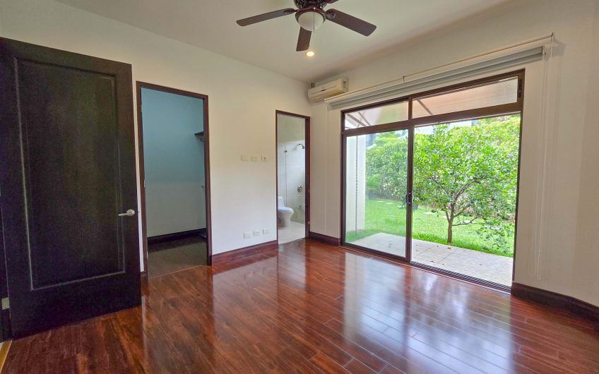 La Hacienda del Bosque Santa Ana! Casa de una planta con 1.010 m2 lote