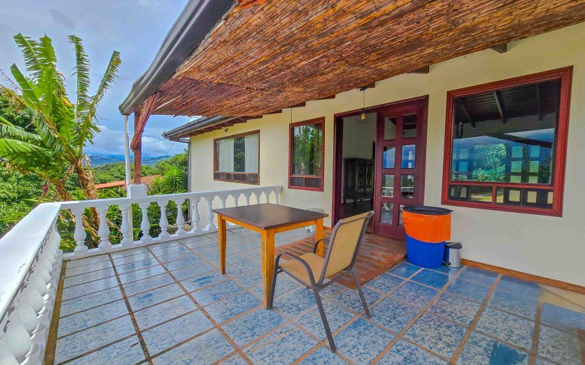 Casa de Una Planta con vista y jardín de 3 habit. en Piedades Santa Ana