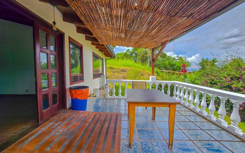 Casa de Una Planta con vista y jardín de 3 habit. en Piedades Santa Ana